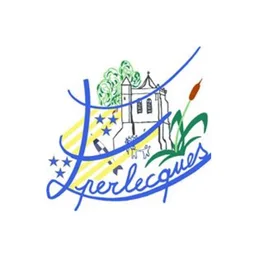 Logo of the town of Éperlecques with a building, a feather, stars and blue cursive text.